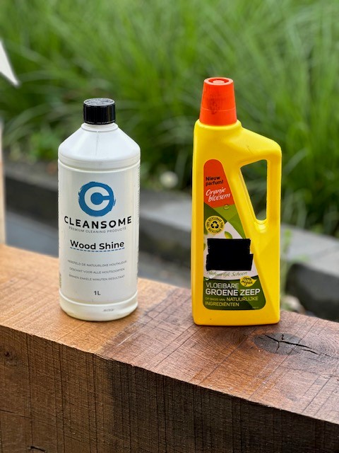 Hout ontgrijzen met groene zeep vergeleken met Wood Shine